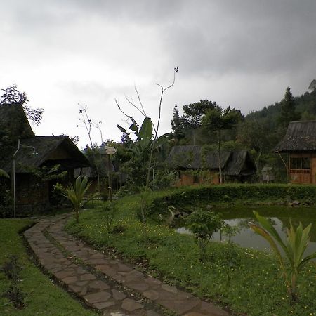 Villa Kampung Karuhun Sutan Raja Bandung Exterior photo