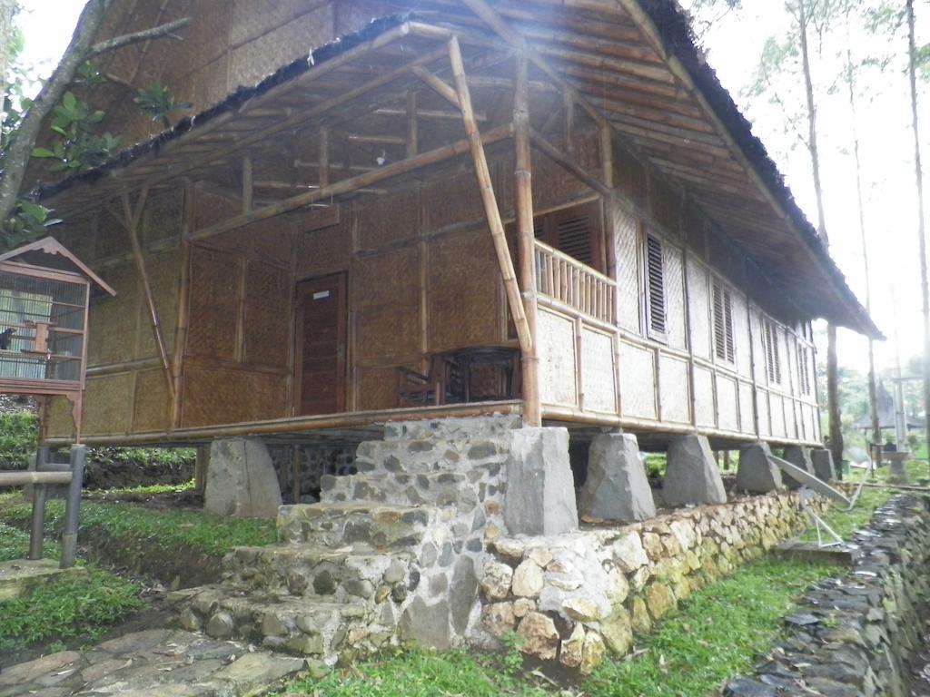 Villa Kampung Karuhun Sutan Raja Bandung Room photo