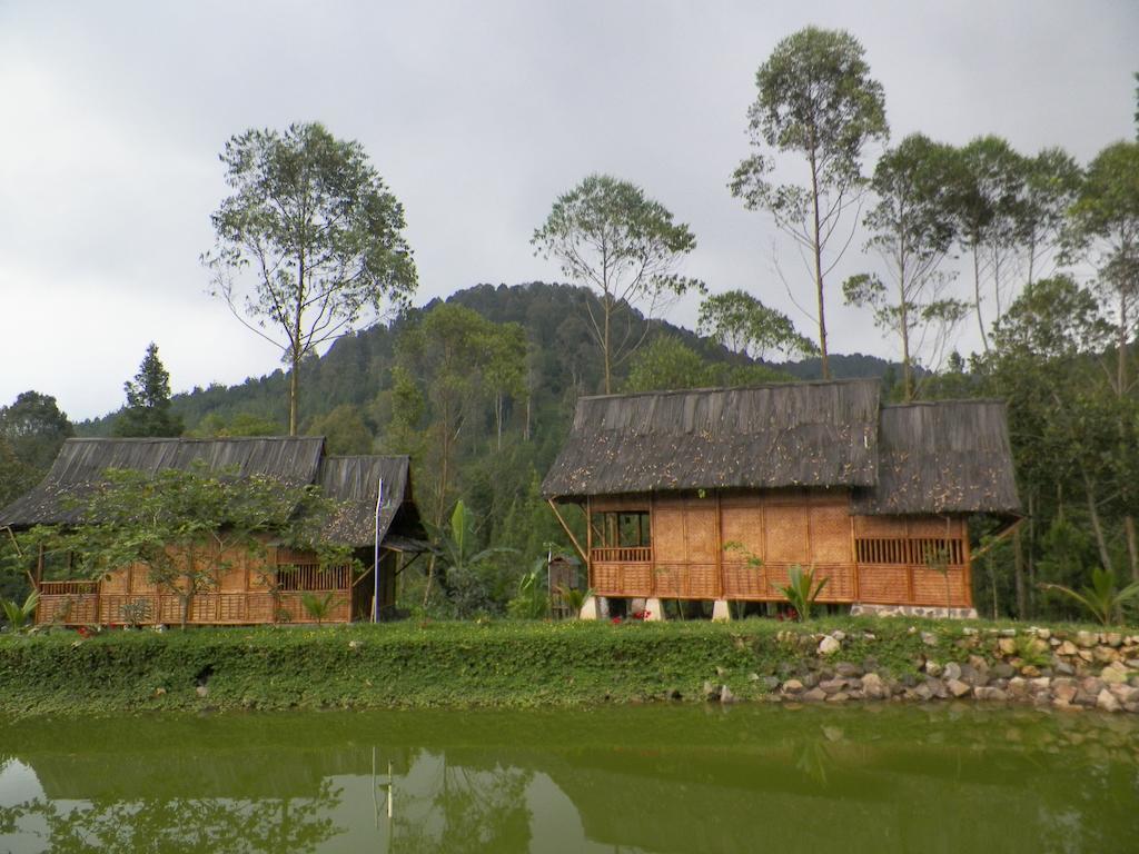Villa Kampung Karuhun Sutan Raja Bandung Exterior photo