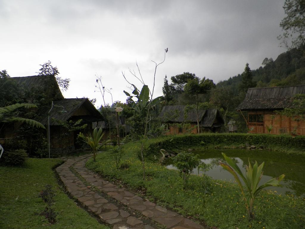 Villa Kampung Karuhun Sutan Raja Bandung Exterior photo
