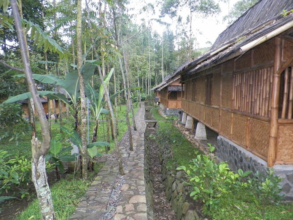 Villa Kampung Karuhun Sutan Raja Bandung Exterior photo